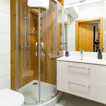 Slowackiego, Sun & Snow