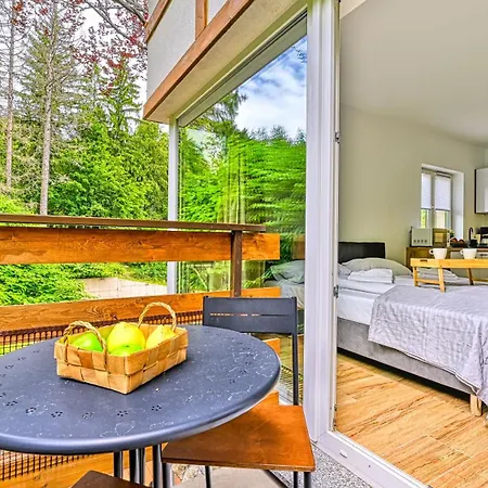 Slowackiego, Sun & Snow